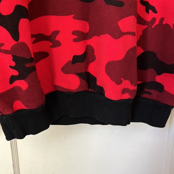 Red Camouflage Long Hoodie by YIQIAODA - Picture 4 of 6